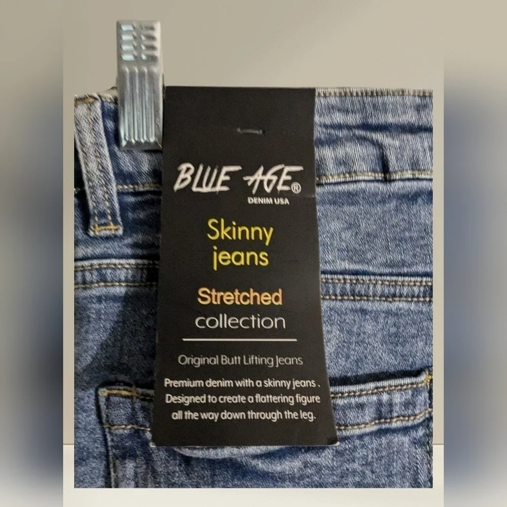 NWT Blue Age Distressed Skinny Jeans Size 7